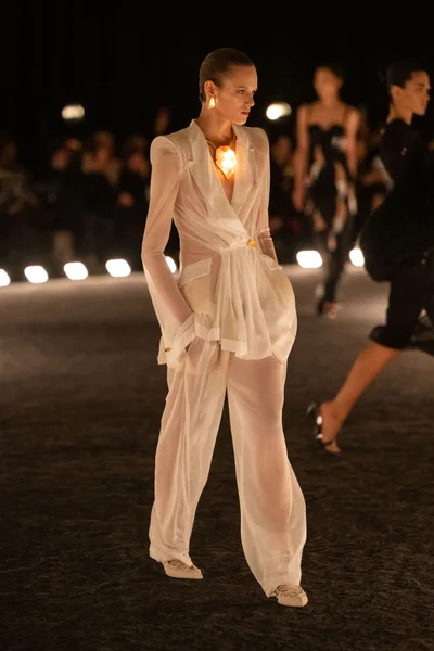 Look 32